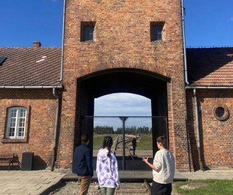 Auschwitz, Birkenau & Monowitz: The Complete Holocaust Story – Outdoor Guided Tour
